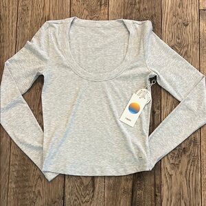 VUORI Heather Gray Pose Scoop Long Sleeve Women's Top - NWT